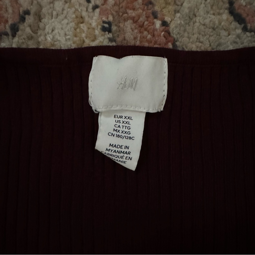 H&M Burgundy Ribbed Long Sleeve Knit Top with Sweetheart Neckline, Fall Capsule - Picture 5 of 6